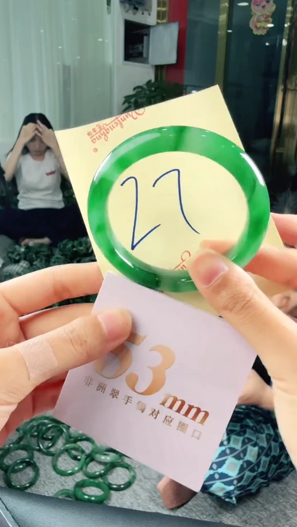 未镶嵌手镯石英质玉（非洲翠）有天然性（洒金亮片/矿点/棉线）27