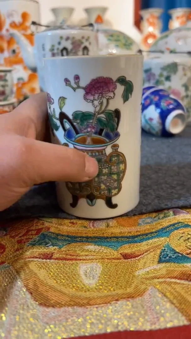 摆件瓷摆件瓷摆件钟鼎笔筒