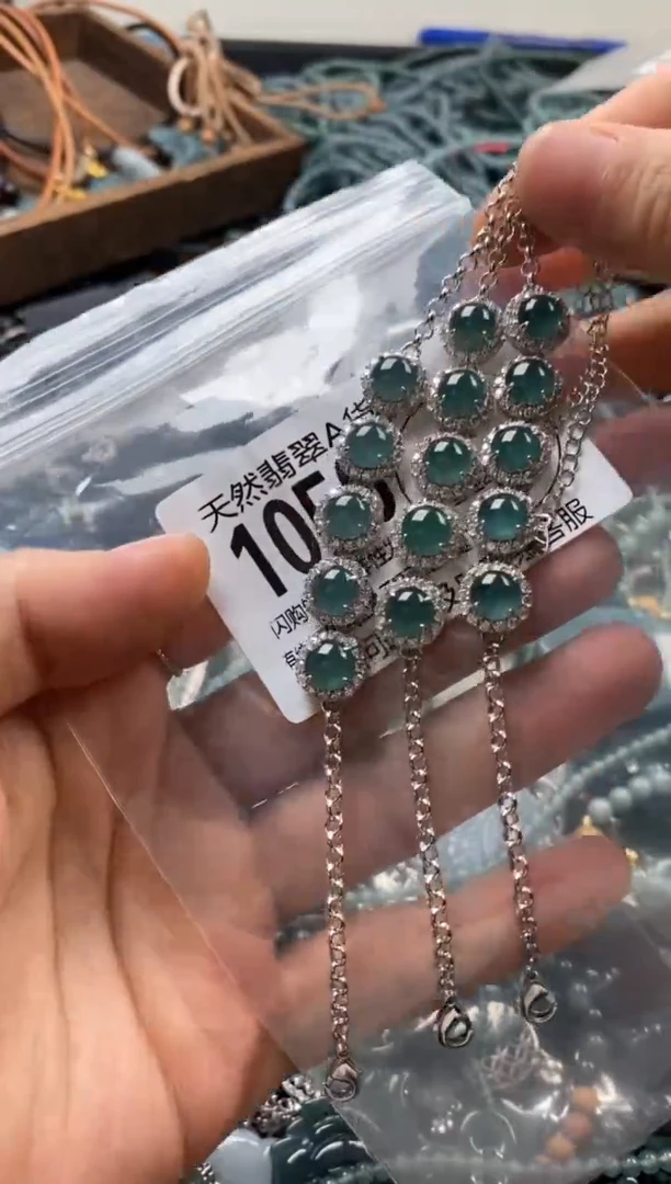 翡翠未镶嵌颈饰多样性发其一1050