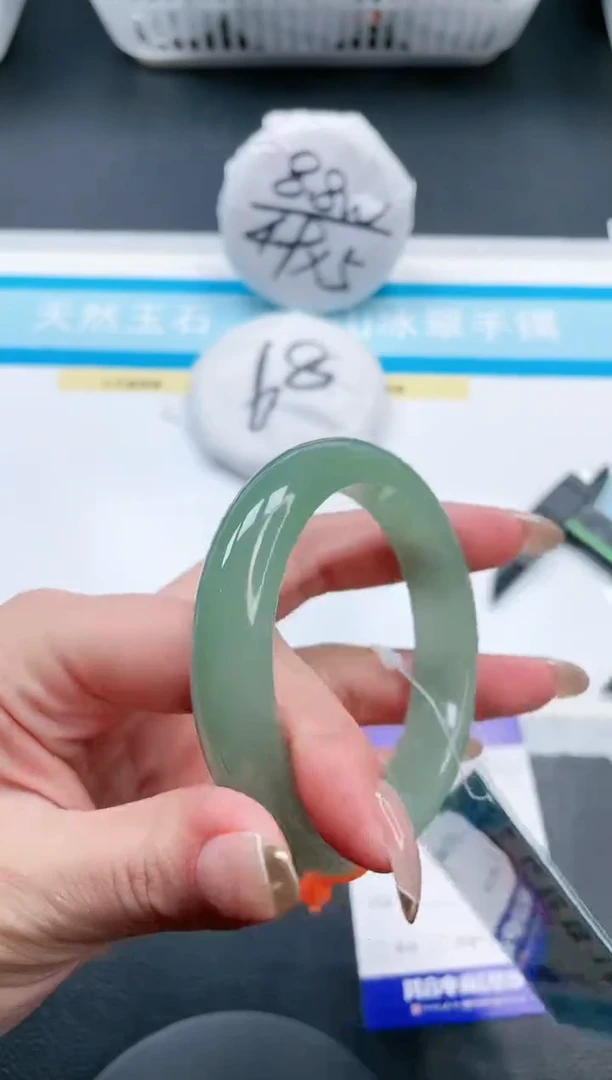 【闪购商品】石英质玉手镯未镶嵌18V342-54