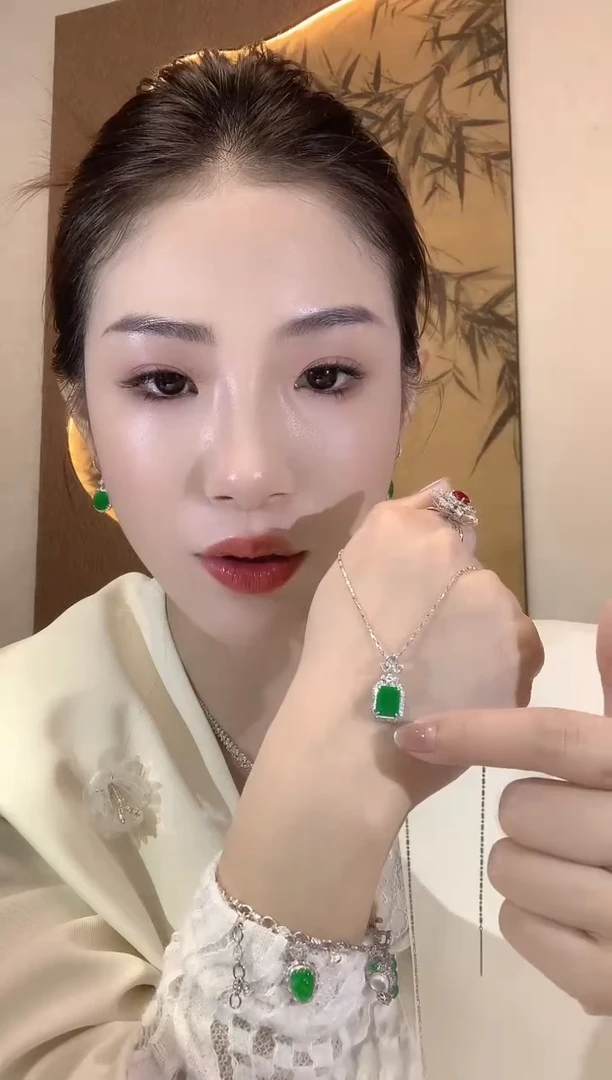 【闪购商品】翡翠吊坠(不含链)18K金镶嵌A4多样性发一件