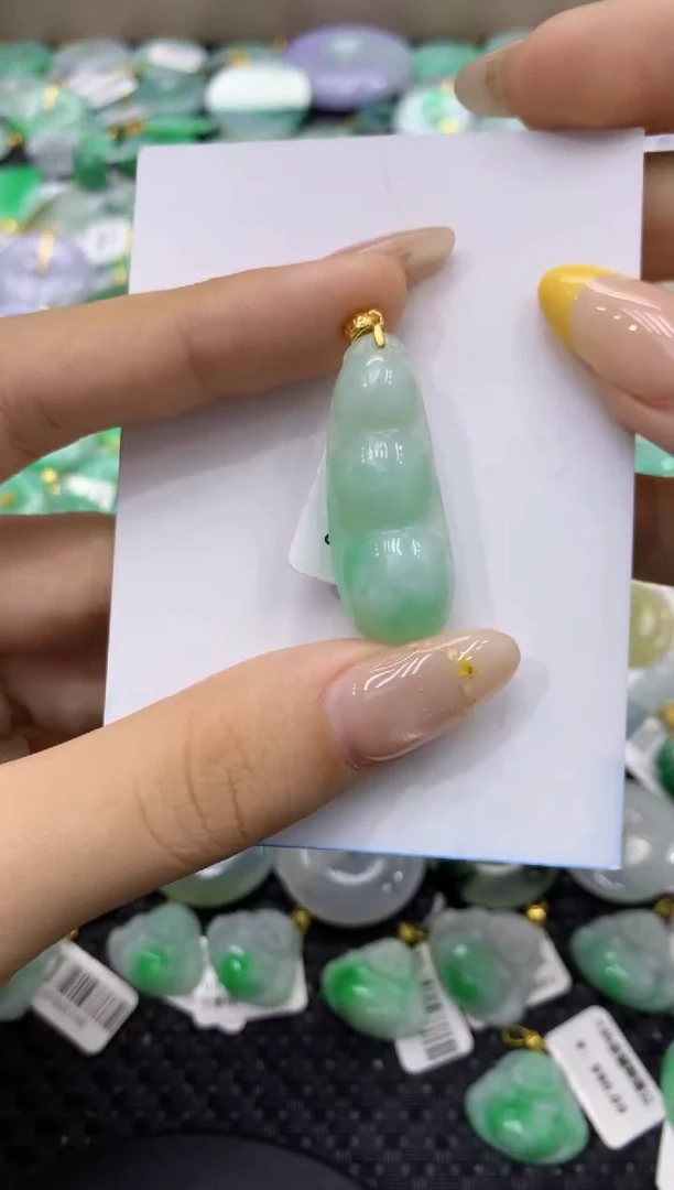 颈饰未镶嵌翡翠天然缅甸翡翠A货