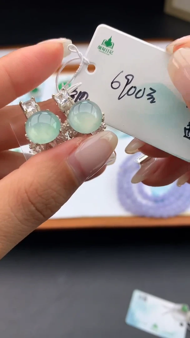 【闪购商品】翡翠颈饰未镶嵌 #情人节#送礼，下单联系客服核对地址~