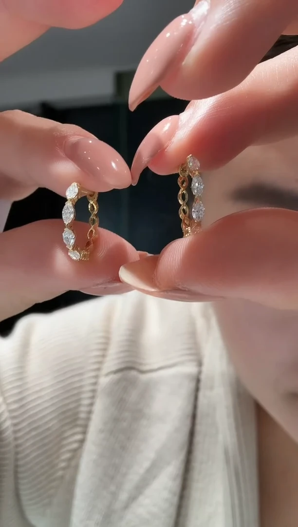 18K金镶嵌实验室培育钻石耳饰@@耳圈黄马眼四钻10MM