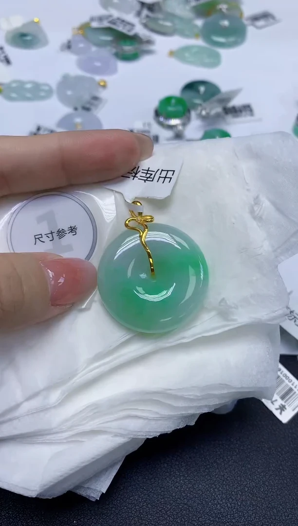 颈饰18K金镶嵌翡翠天然缅甸翡翠A货多样性发一件