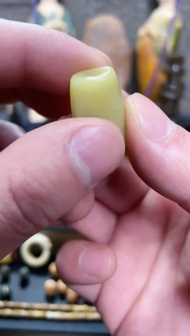 未镶嵌岫岩河磨玉（透闪石质玉）挂件1个