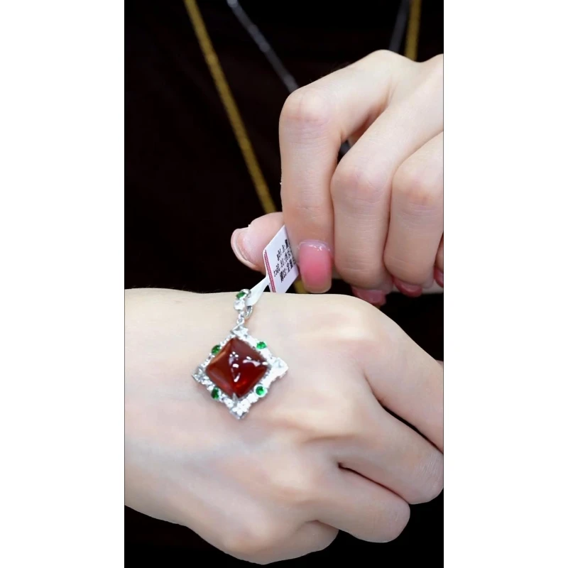 18K金镶嵌芬达石吊坠（不含链）