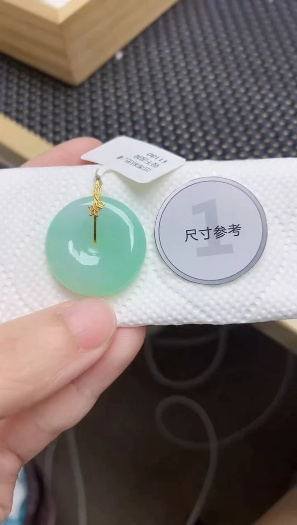 颈饰18K金镶嵌翡翠天然缅甸A货翡翠