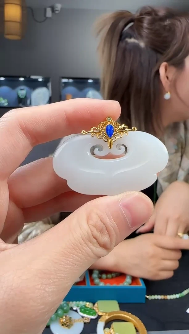 和田玉18K金镶嵌吊坠(不含链)1
