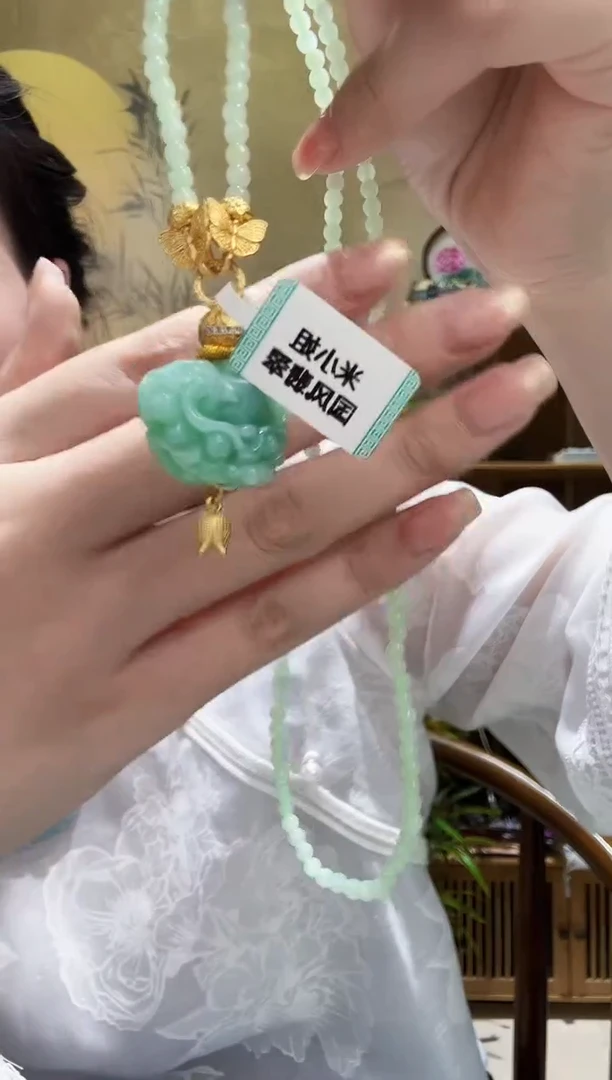 颈饰未镶嵌翡翠吊坠