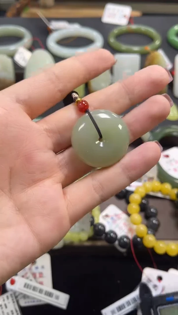 吊坠(不含链)未镶嵌和田玉且末近矿老料带青花平安扣6009119