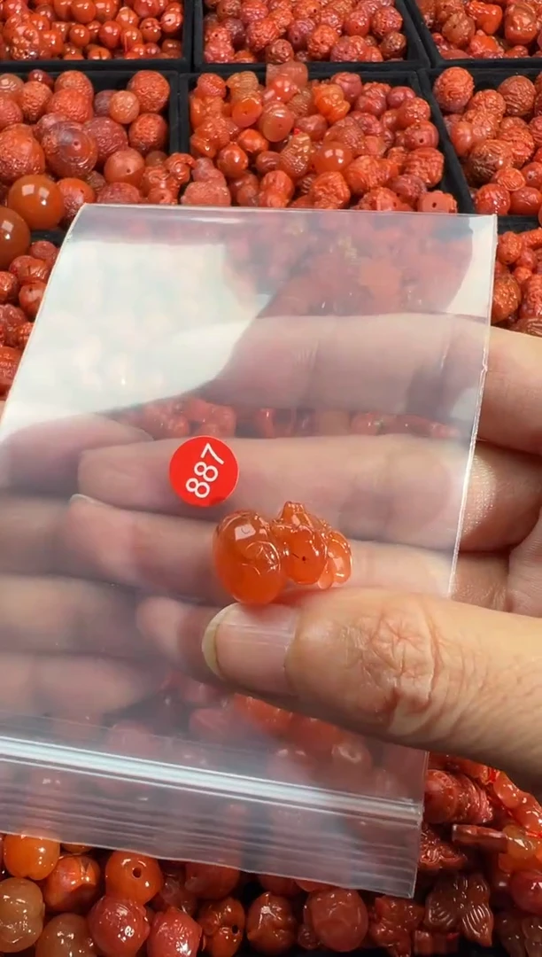 南红玛瑙未镶嵌颈饰1