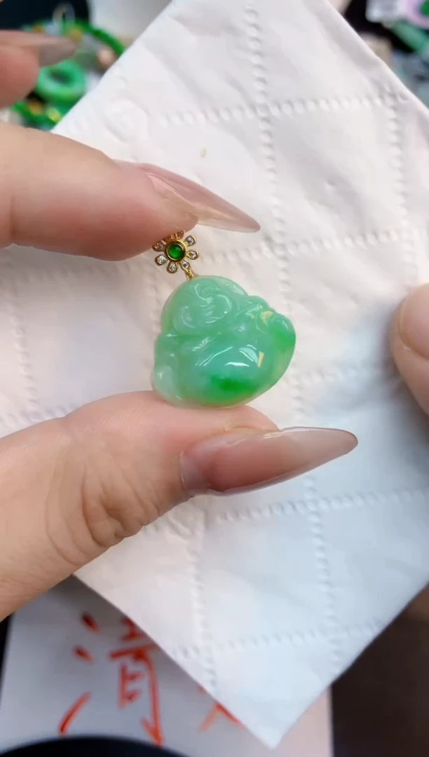 翡翠未镶嵌颈饰1