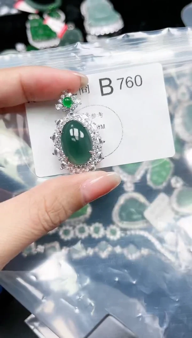 【闪购商品】翡翠颈饰未镶嵌赠皮绳760