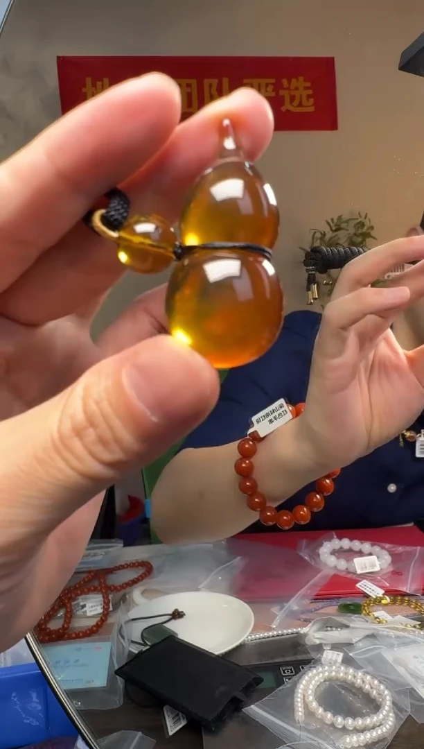 琥珀吊坠(不含链)未镶嵌缅甸棕红立体葫芦吊坠2号