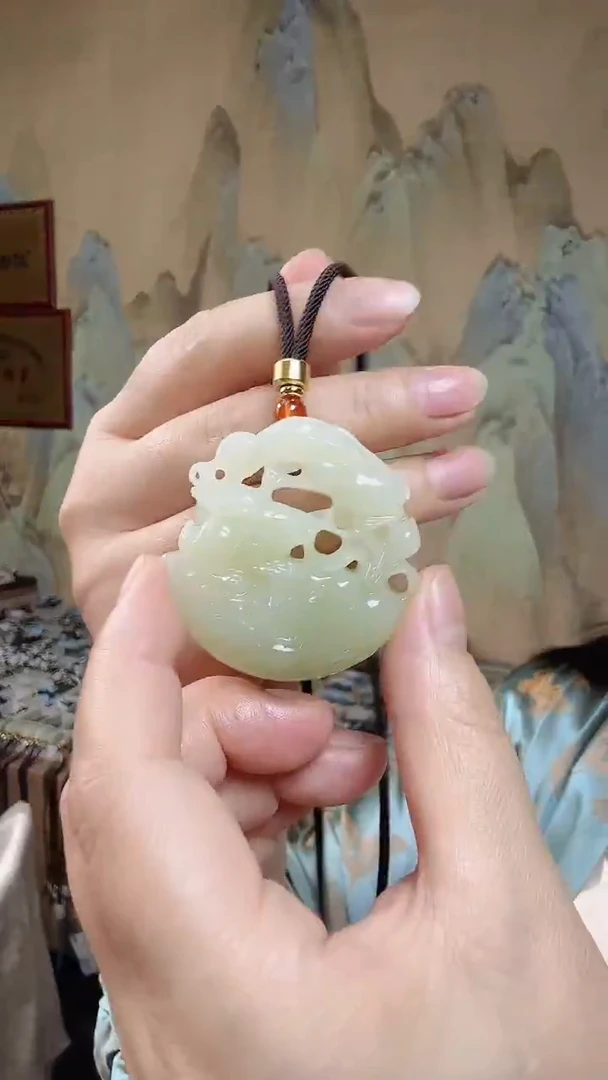 颈饰未镶嵌和田玉.