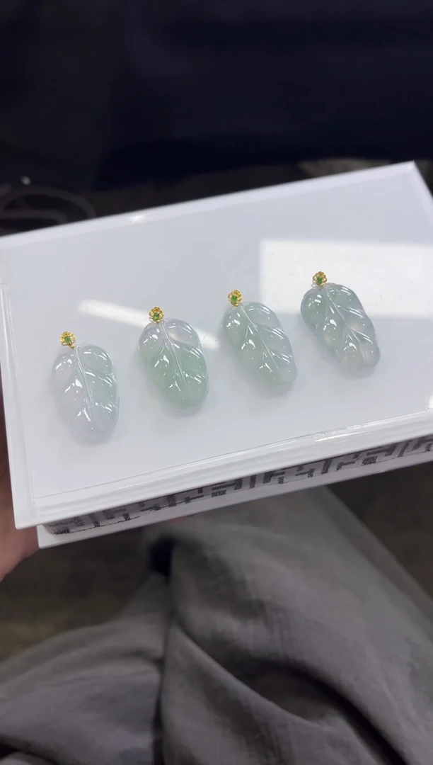 颈饰18K金镶嵌翡翠D203 /多样性发一件/配绳子