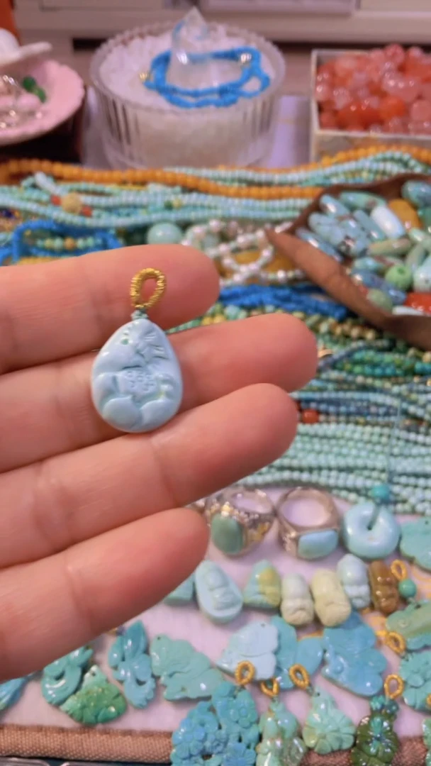 未镶嵌绿松石颈饰莲花小吊坠