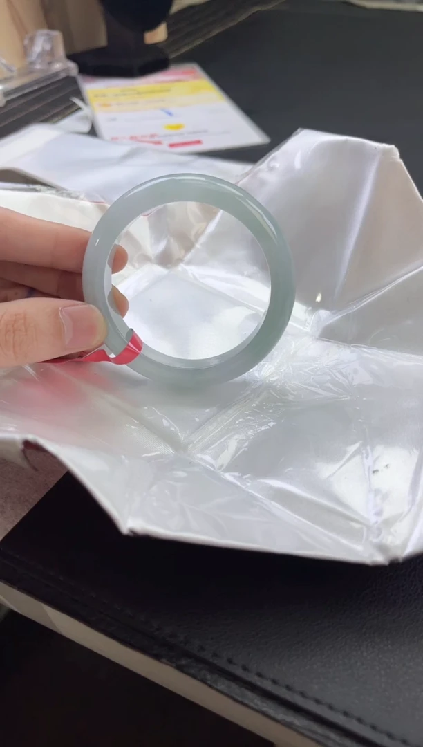 翡翠手镯未镶嵌翡翠手镯