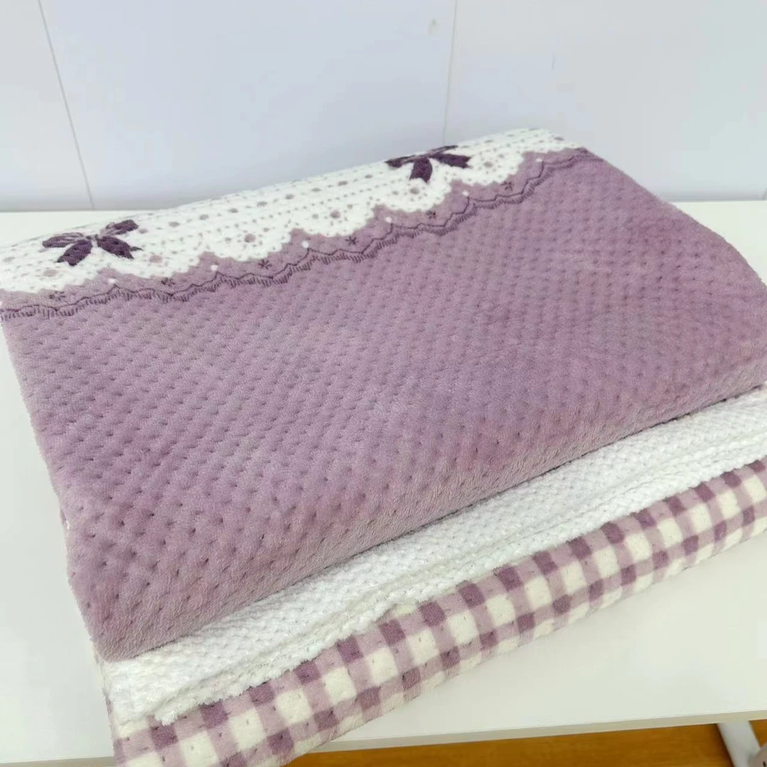 双人【牛奶绒】双面绗缝防滑盖毯奶绒简约多功能加厚【格子微斜】