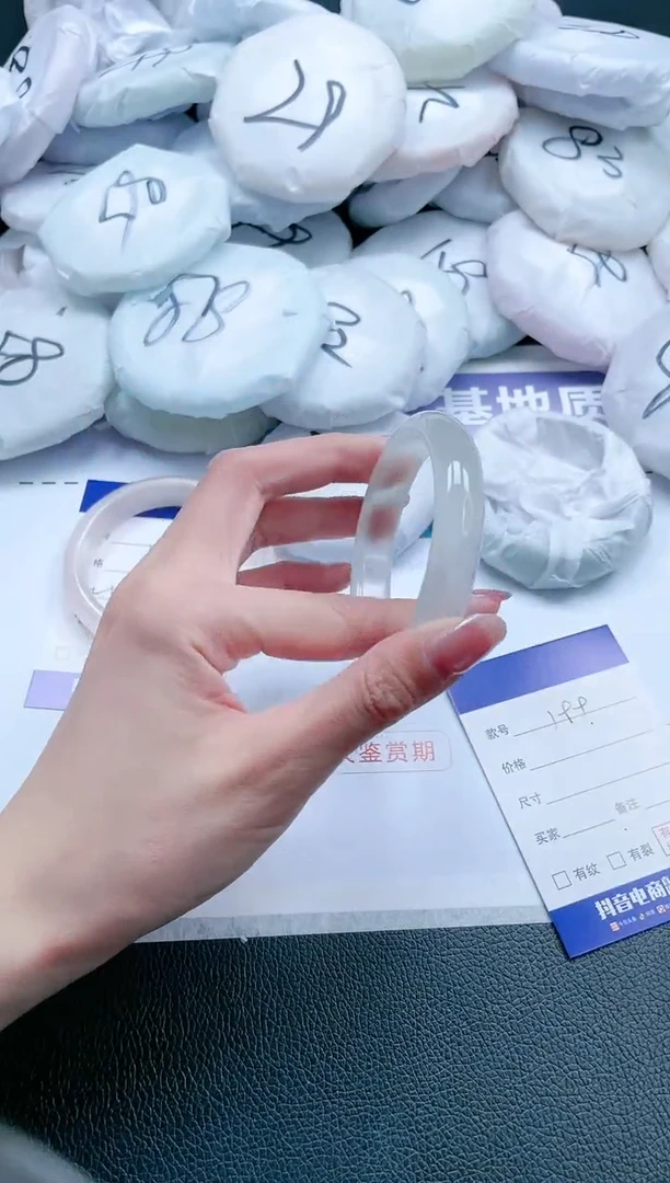 【闪购商品】石英质玉手镯未镶嵌17J199-53