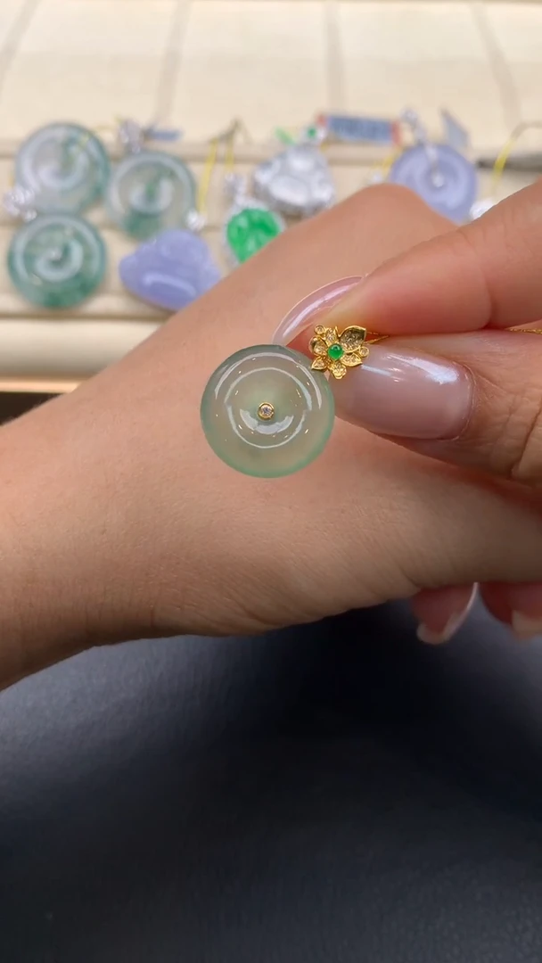 翡翠18K金镶嵌颈饰Q427