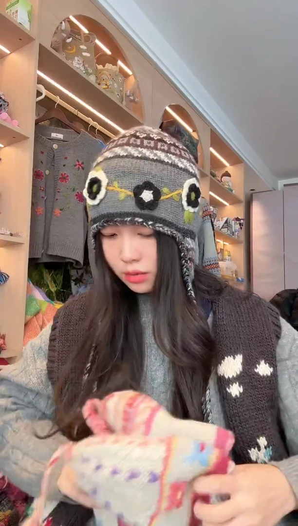 羊毛灰色勾花护耳帽