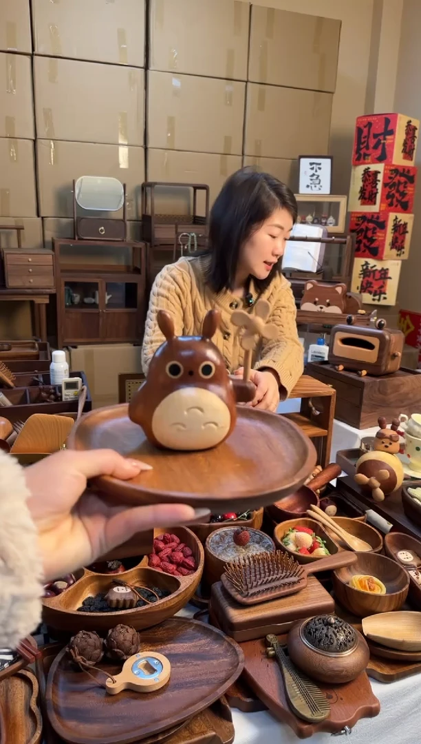 【闪购商品】实木龙猫可爱桌面摆件