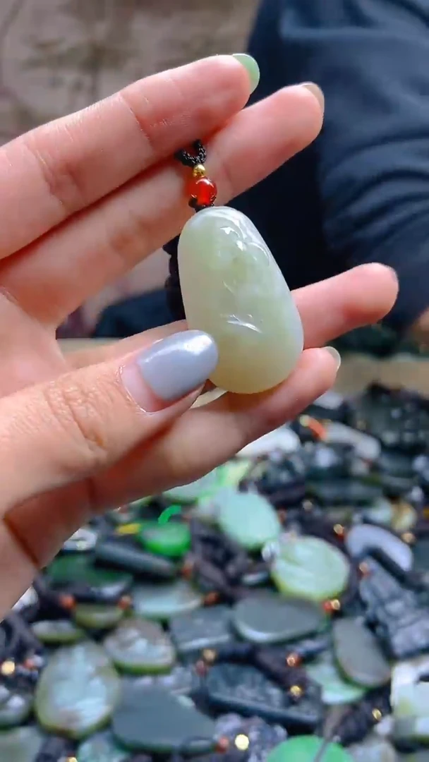 颈饰未镶嵌和田玉1