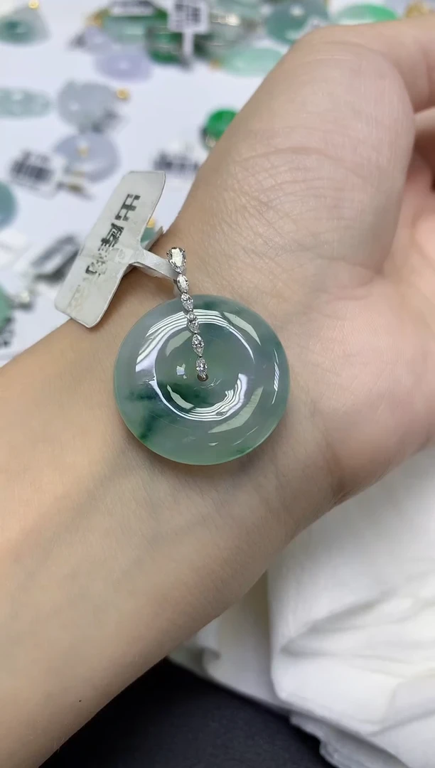 颈饰18K金镶嵌翡翠天然缅甸翡翠A货多样性发一件