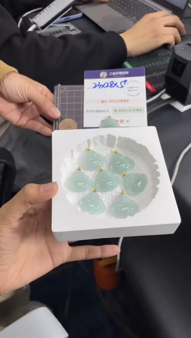 颈饰18K金镶嵌翡翠佛公FL06多样性发其一CP配绳