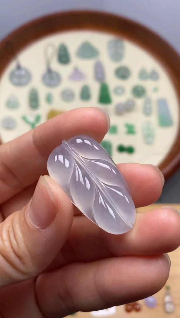 【闪购商品】翡翠颈饰未镶嵌高冰叶子/芬