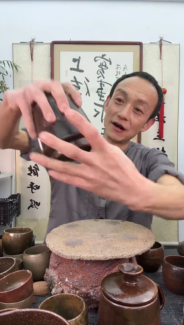 【闪购商品】瑕疵红色带盖马克杯400毫升