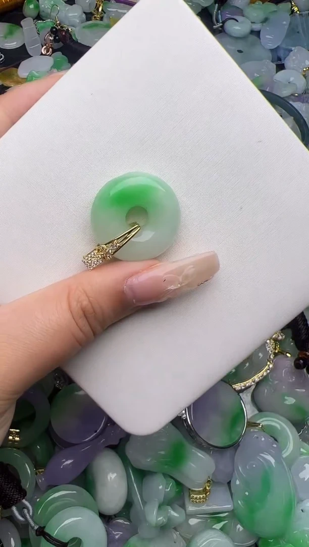 翡翠未镶嵌颈饰天然缅甸翡翠吊坠