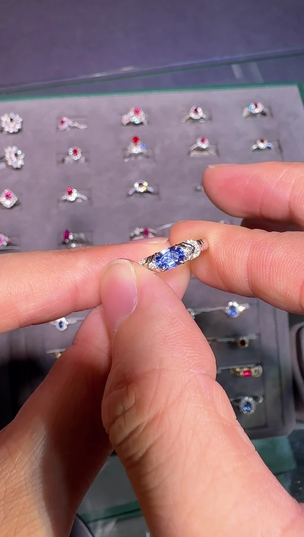 戒指蓝宝石18K金镶嵌小****）【闪购】0.55ct/展会同步价