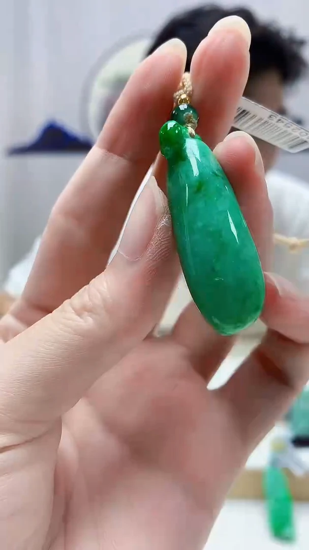 未镶嵌定制翡翠4688zm-毛货挂件53瓜