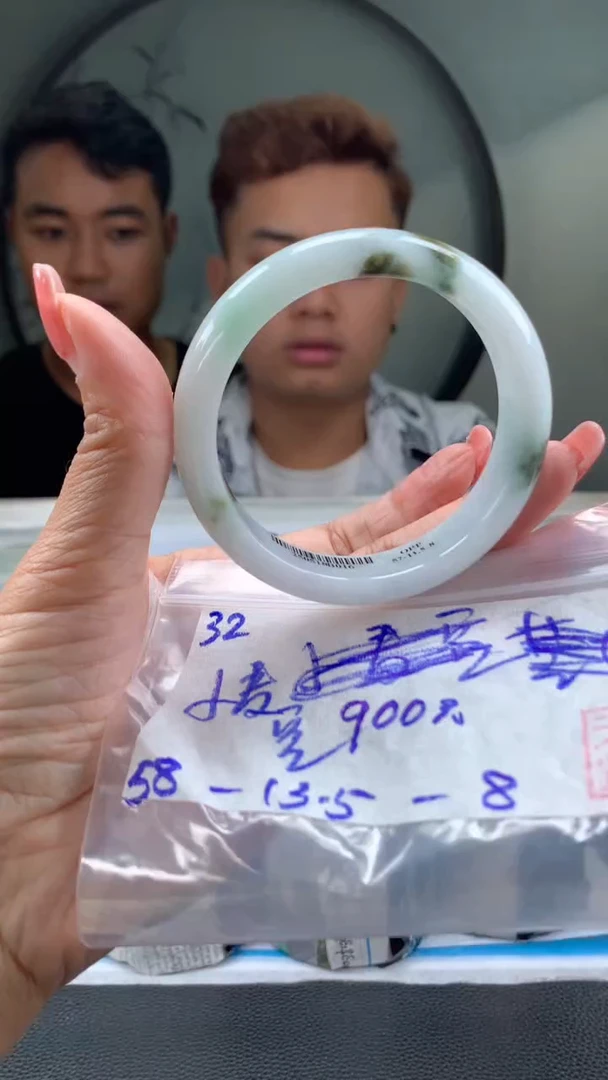 未镶嵌手镯翡翠小**?翡翠手镯 下单联系小耳机#32