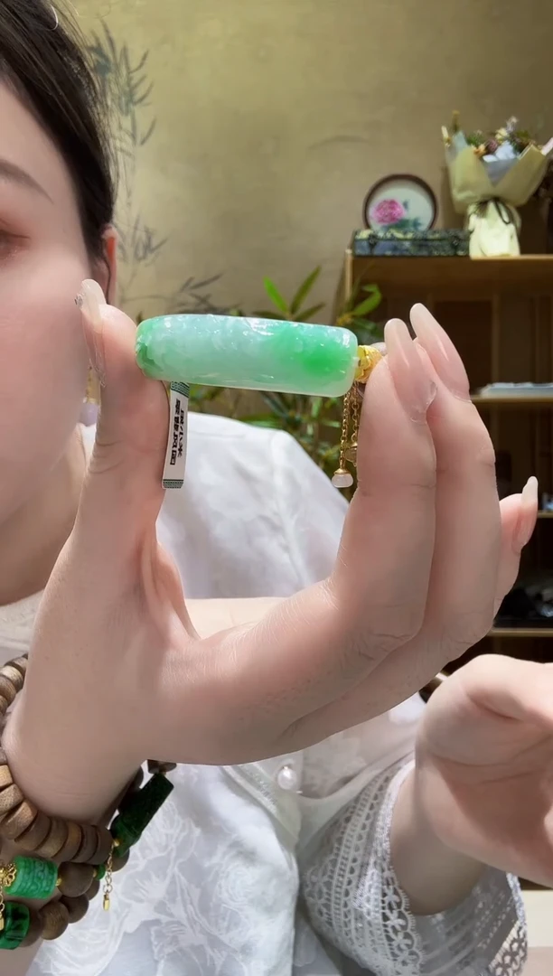 颈饰未镶嵌翡翠手牌