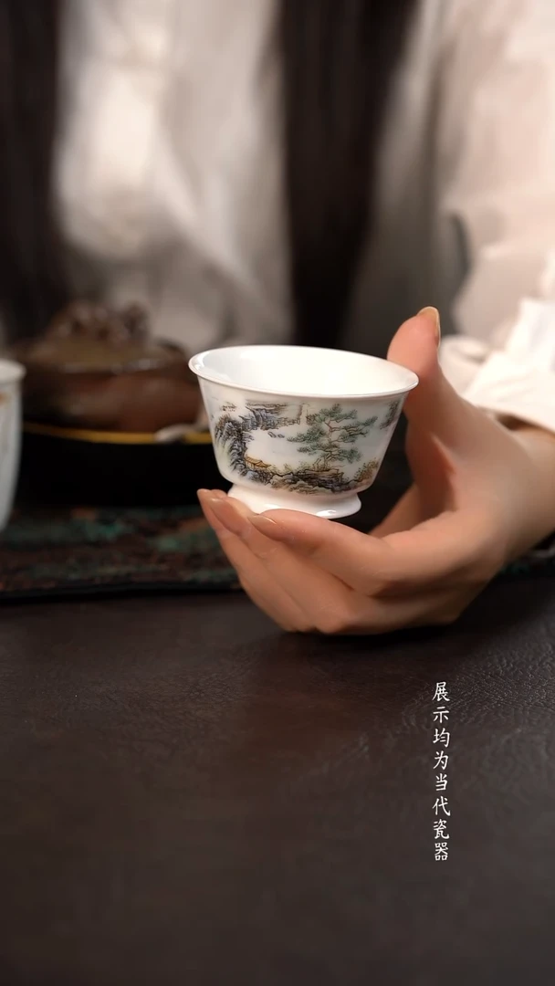 忆古彩瓷玉泥山水马蹄杯 松