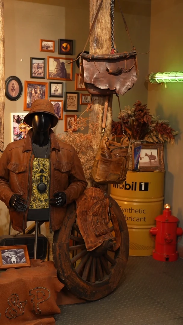 复古牛皮背包狂欢与静止