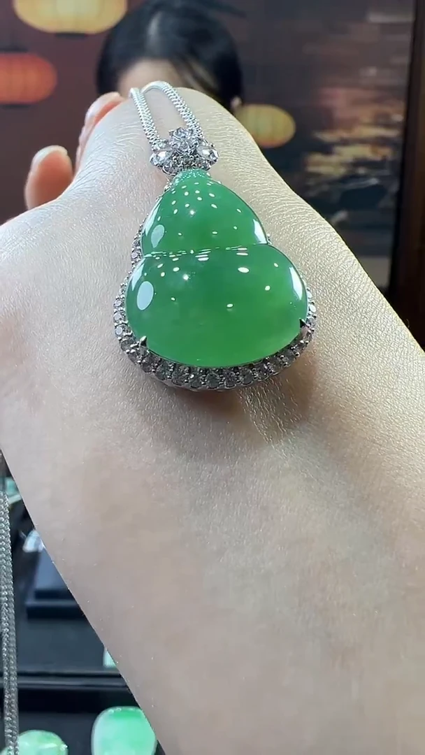 18K金镶嵌挂件翡翠葫芦 不含链