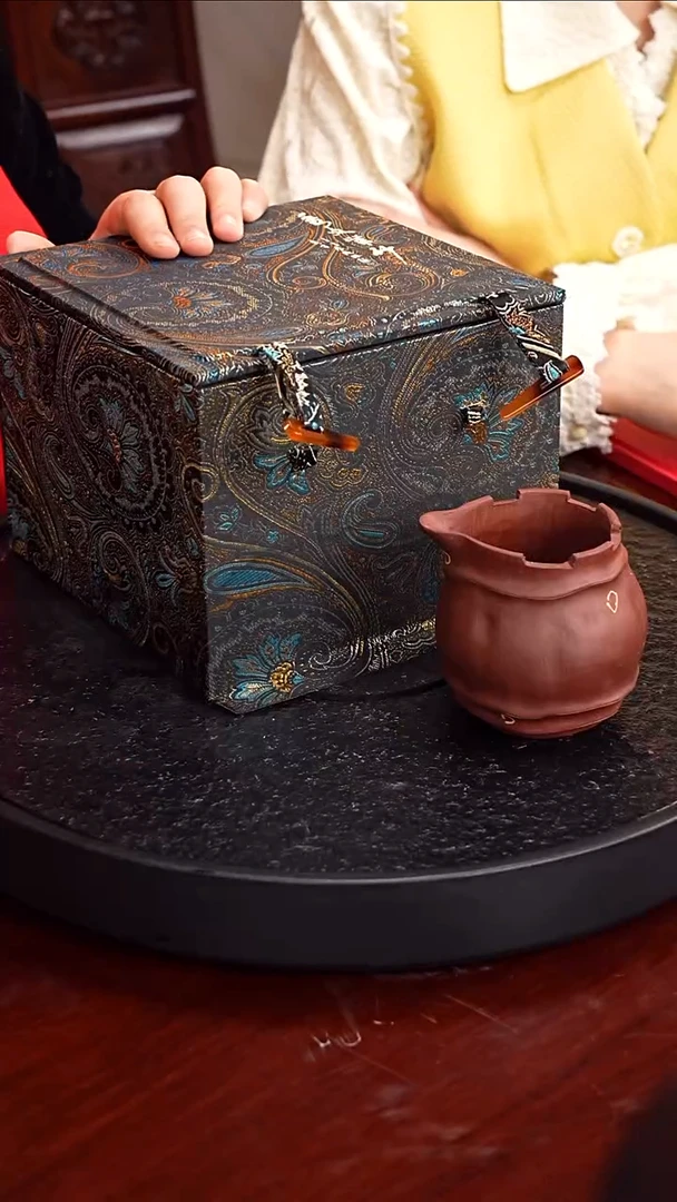 茶壶紫砂徐秀文 凤凰宫灯101 紫泥 520毫升 顾氏 配公道杯