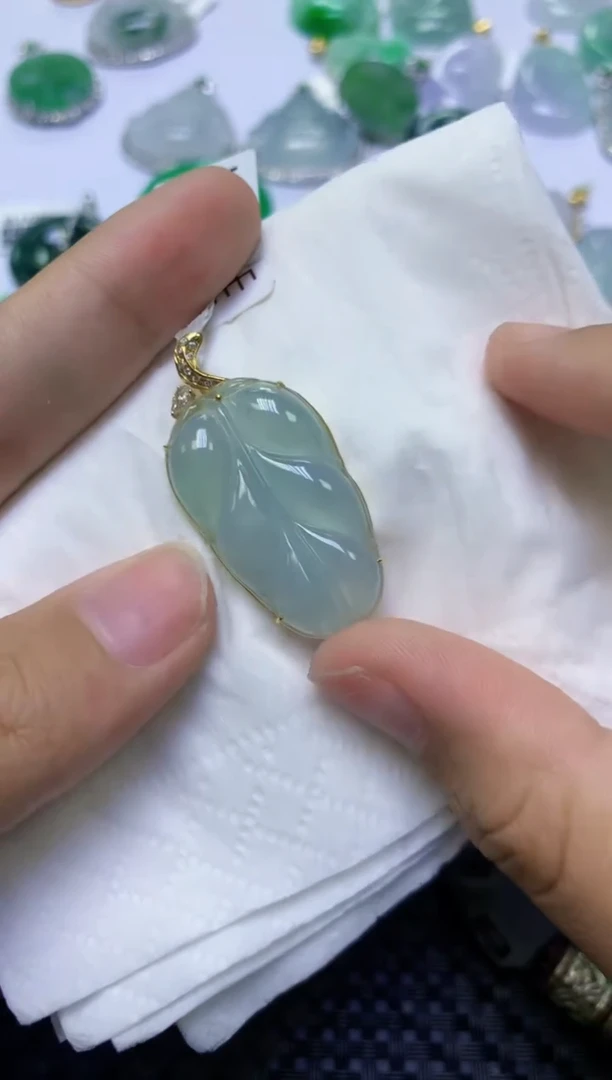 翡翠18K金镶嵌颈饰天然缅甸A货翡翠