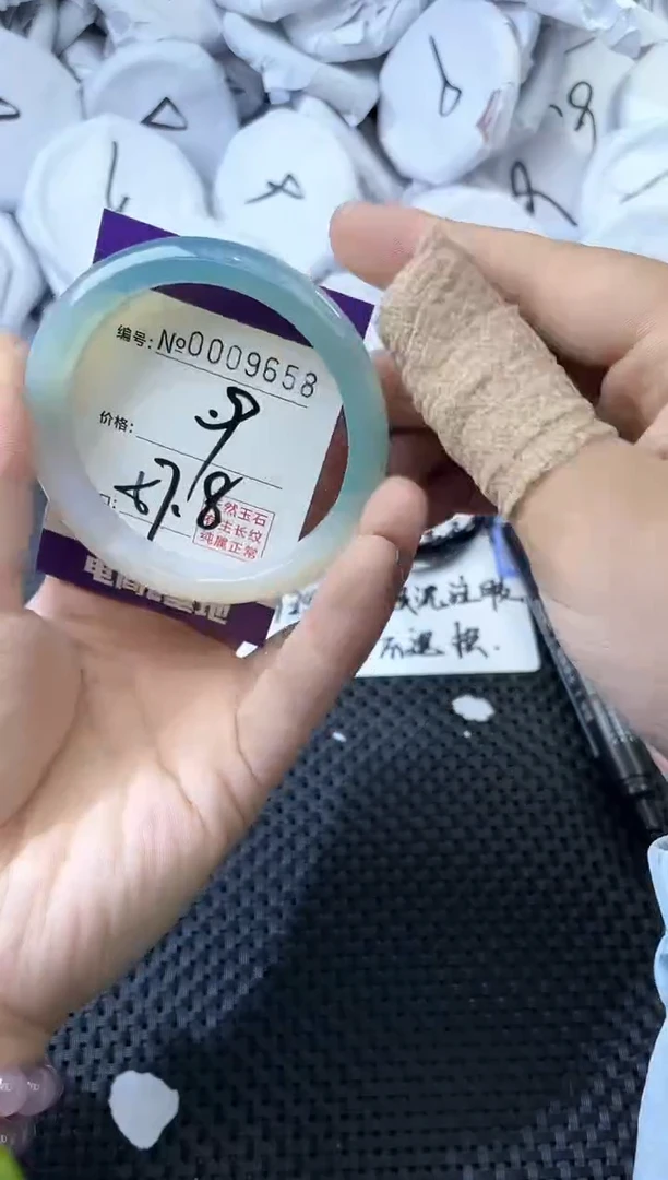 玛瑙/玉髓手镯未镶嵌9658