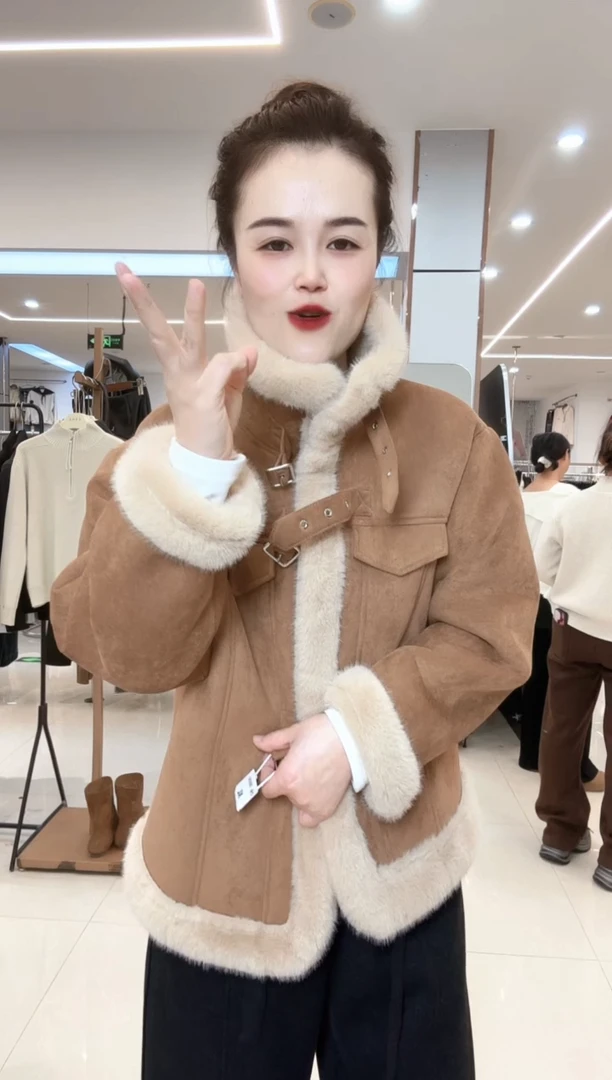 时尚皮毛一体外套