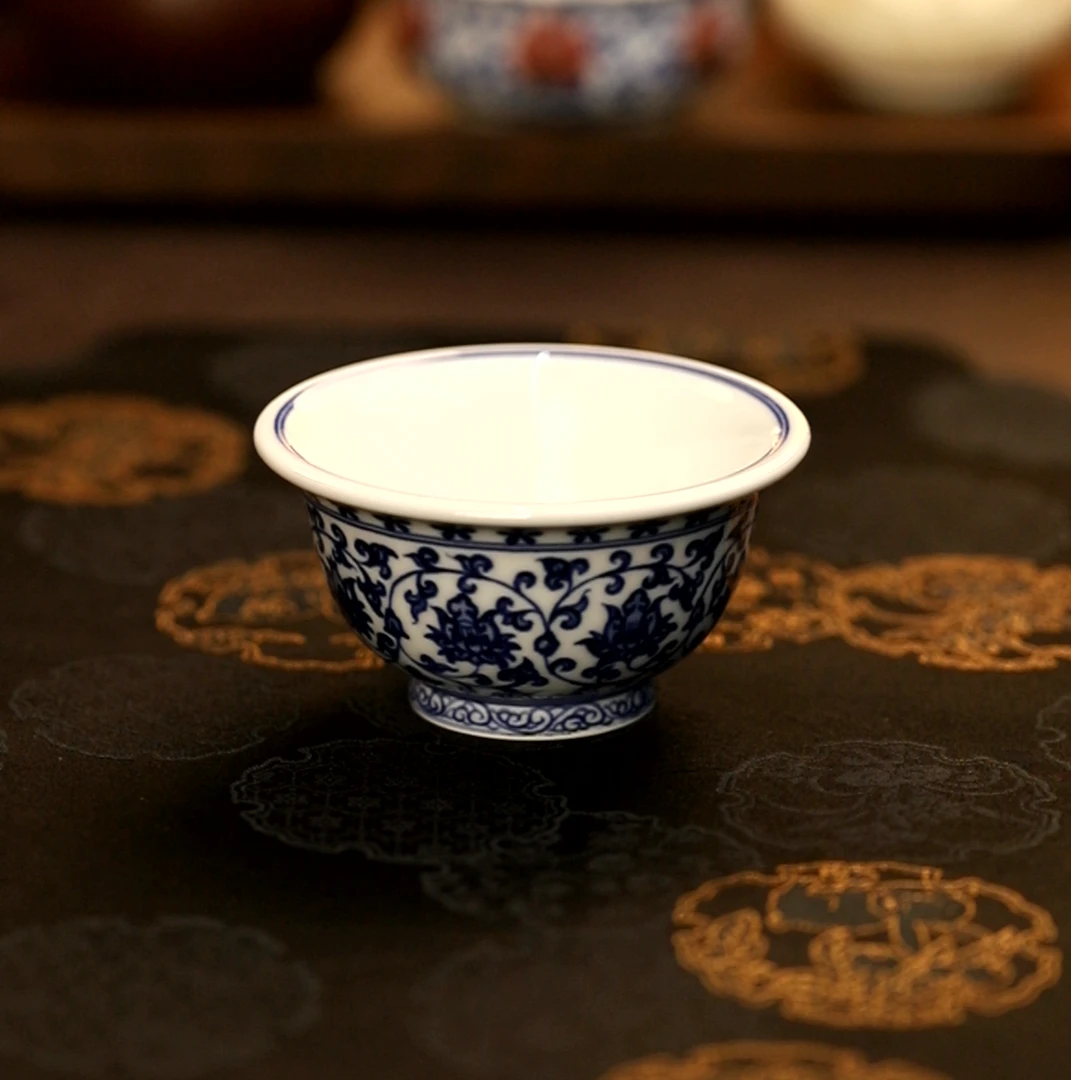 Q1042/仿明永乐青花缠枝莲压手杯