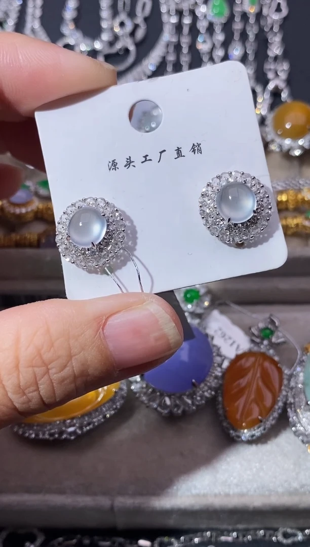 18K金镶嵌翡翠耳饰耳饰