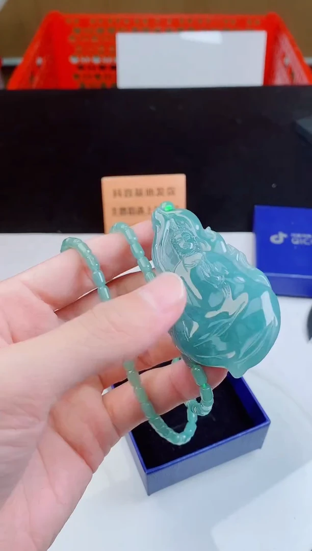 颈饰未镶嵌翡翠  ·