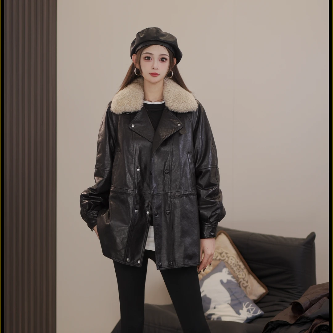 海宁冬季新款时尚通勤真皮绵羊皮毛一体加绒翻领女士皮鹅绒服8872