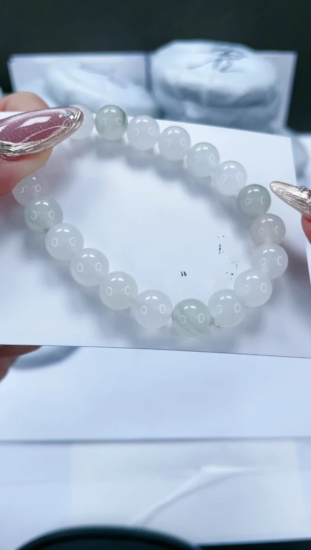 【闪购商品】石英质玉手镯未镶嵌手链一条随机